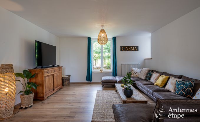 Grande maison de vacances pour 12 personnes avec 4 chambres, 3 salles de bains, jacuzzi, salle de jeux et jardin