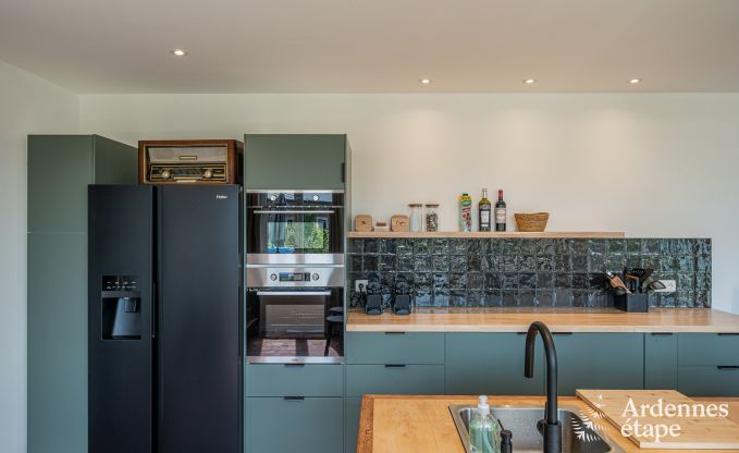 Grande maison de vacances pour 12 personnes avec 4 chambres, 3 salles de bains, jacuzzi, salle de jeux et jardin