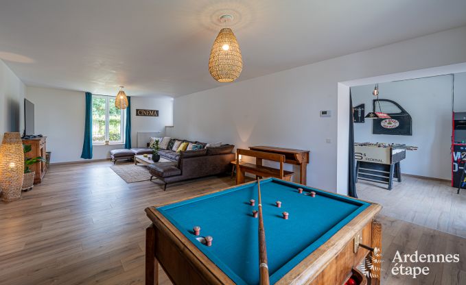 Grande maison de vacances pour 12 personnes avec 4 chambres, 3 salles de bains, jacuzzi, salle de jeux et jardin