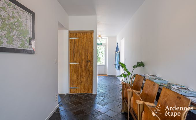 Grande maison de vacances pour 12 personnes avec 4 chambres, 3 salles de bains, jacuzzi, salle de jeux et jardin