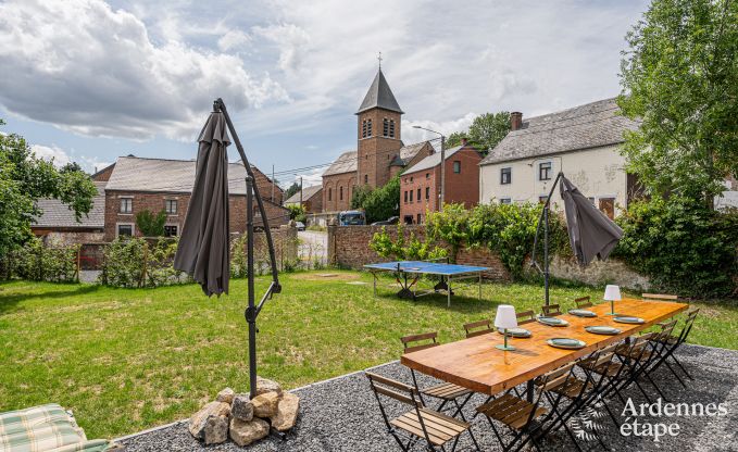 Grande maison de vacances pour 12 personnes avec 4 chambres, 3 salles de bains, jacuzzi, salle de jeux et jardin