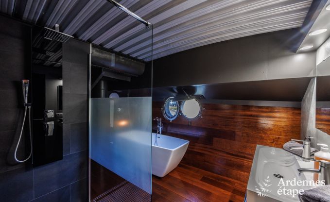 G�te insolite � Ittre pour 8 personnes en Ardenne