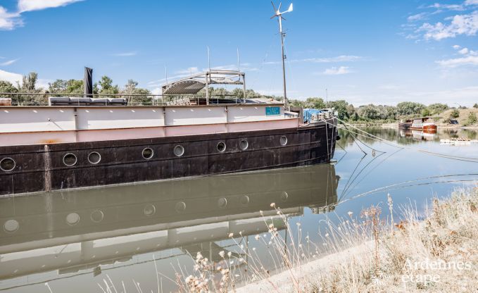 G�te insolite � Ittre pour 8 personnes en Ardenne