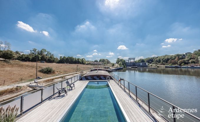 G�te insolite � Ittre pour 8 personnes en Ardenne