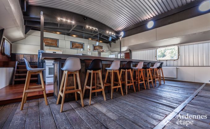 G�te insolite � Ittre pour 8 personnes en Ardenne