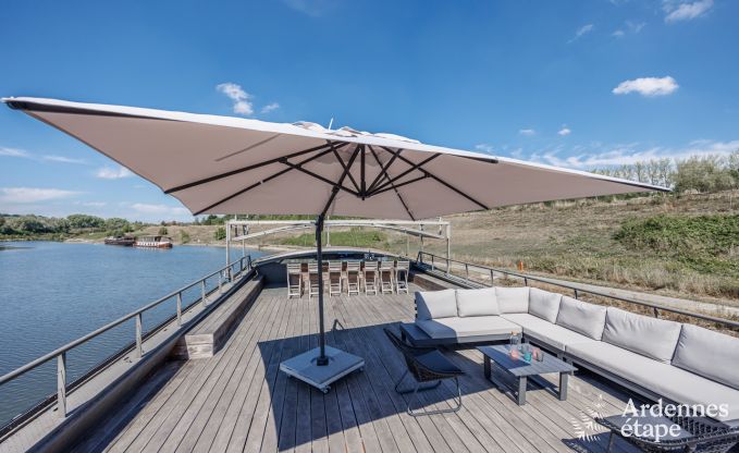 G�te insolite � Ittre pour 8 personnes en Ardenne