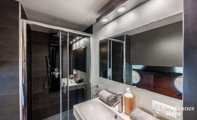 G�te insolite � Ittre pour 8 personnes en Ardenne