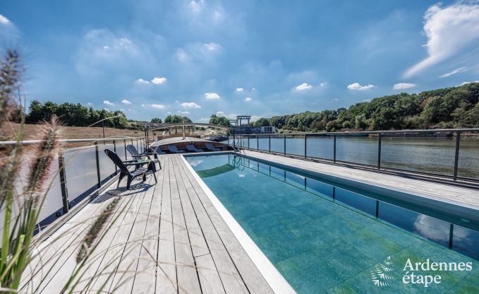 G�te insolite � Ittre pour 8 personnes en Ardenne