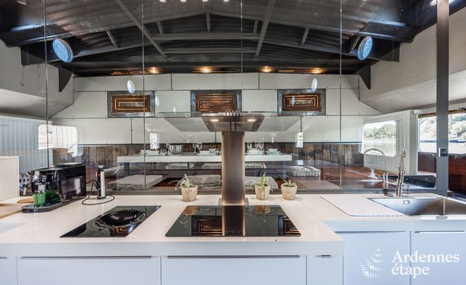 G�te insolite � Ittre pour 8 personnes en Ardenne