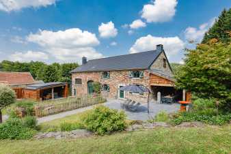 Ancienne ferme revisitée à louer pour 14 p. en Ardenne (Jalhay)