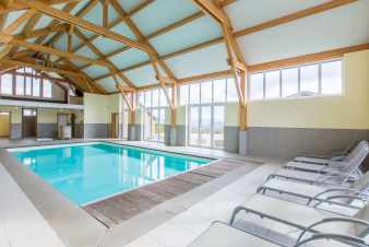 Maison de vacances avec piscine intrieure et espaces de jeux  Rendeux