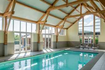 Vaste maison de vacances avec piscine intrieure et espaces de jeux  Rendeux