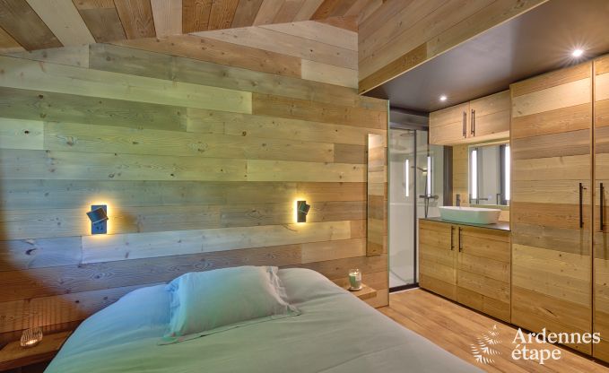 Chalet spacieux au bord de l'eau pour 6 personnes avec poele  pellets, barbecue et terrasse prive  La Roche-en-Ardenne