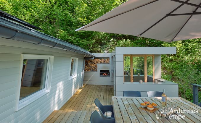 Chalet spacieux au bord de l'eau pour 6 personnes avec poele  pellets, barbecue et terrasse prive  La Roche-en-Ardenne