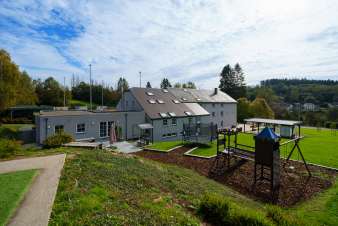 Maison de vacances avec 4 appartements et wellness pour 32 pers. à Léglise