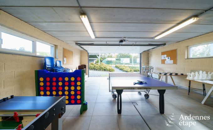 Maison de vacances � L�glise, Ardenne, 32 personnes, grand jardin priv�, �quipements sportifs, spa, salle de jeux, confort optimal