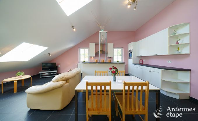 Maison de vacances � L�glise, Ardenne, 32 personnes, grand jardin priv�, �quipements sportifs, spa, salle de jeux, confort optimal