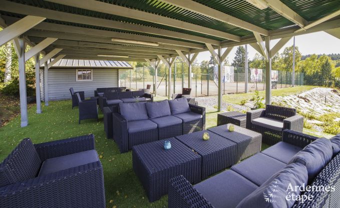 Maison de vacances � L�glise, Ardenne, 32 personnes, grand jardin priv�, �quipements sportifs, spa, salle de jeux, confort optimal