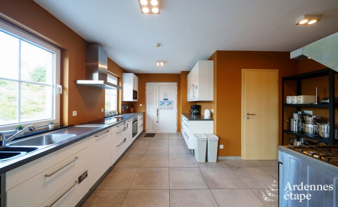 Maison de vacances � L�glise, Ardenne, 32 personnes, grand jardin priv�, �quipements sportifs, spa, salle de jeux, confort optimal