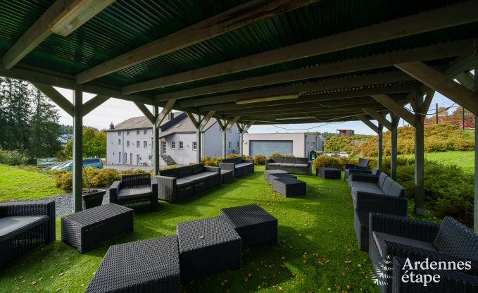 Maison de vacances � L�glise, Ardenne, 32 personnes, grand jardin priv�, �quipements sportifs, spa, salle de jeux, confort optimal