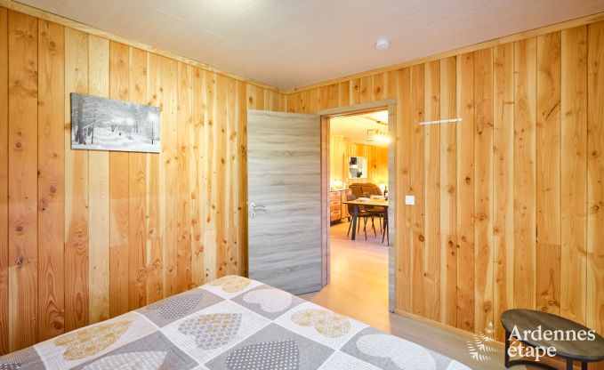 Calme assur� dans ce charmant chalet pour 4 personnes avec bain � remous dans l'environnement naturel de Libin