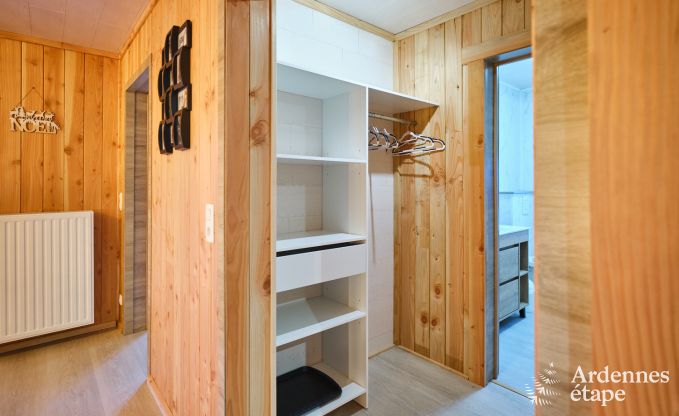 Calme assur� dans ce charmant chalet pour 4 personnes avec bain � remous dans l'environnement naturel de Libin