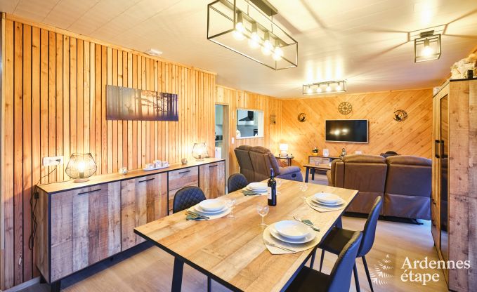 Calme assur� dans ce charmant chalet pour 4 personnes avec bain � remous dans l'environnement naturel de Libin
