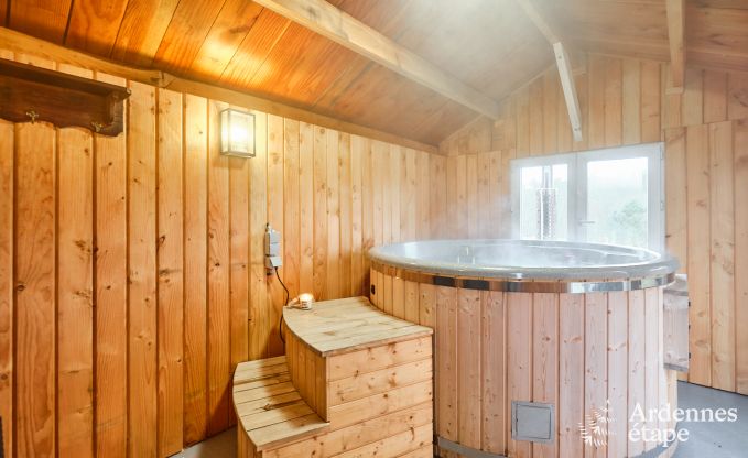 Calme assur� dans ce charmant chalet pour 4 personnes avec bain � remous dans l'environnement naturel de Libin