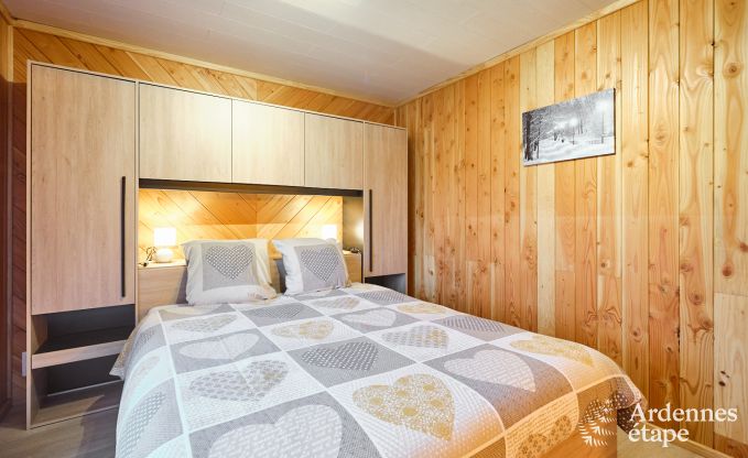 Calme assur� dans ce charmant chalet pour 4 personnes avec bain � remous dans l'environnement naturel de Libin