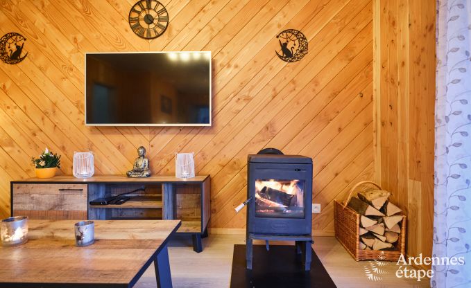 Calme assur� dans ce charmant chalet pour 4 personnes avec bain � remous dans l'environnement naturel de Libin