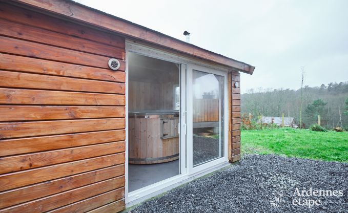 Calme assur� dans ce charmant chalet pour 4 personnes avec bain � remous dans l'environnement naturel de Libin