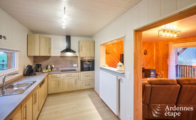 Calme assur� dans ce charmant chalet pour 4 personnes avec bain � remous dans l'environnement naturel de Libin