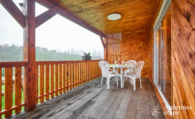 Calme assur� dans ce charmant chalet pour 4 personnes avec bain � remous dans l'environnement naturel de Libin