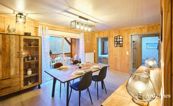 Calme assur� dans ce charmant chalet pour 4 personnes avec bain � remous dans l'environnement naturel de Libin