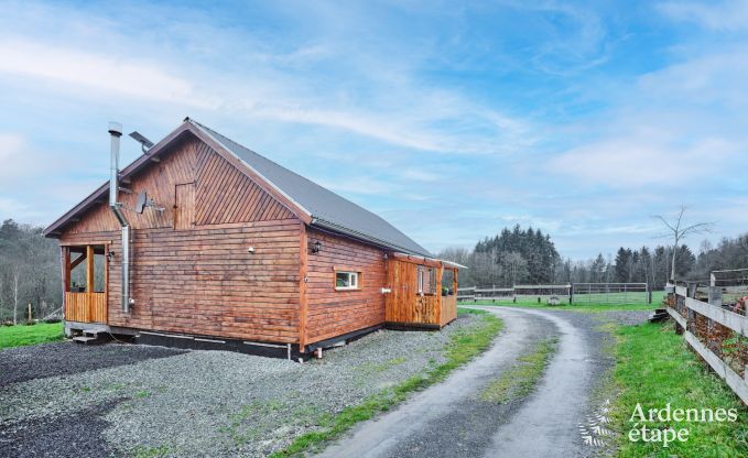 Calme assur� dans ce charmant chalet pour 4 personnes avec bain � remous dans l'environnement naturel de Libin