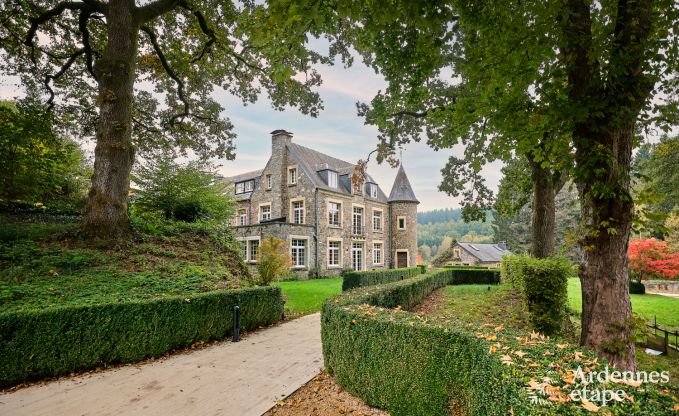 Chteau  Libin : sjour lgant pour 40 personnes avec des quipements tendus