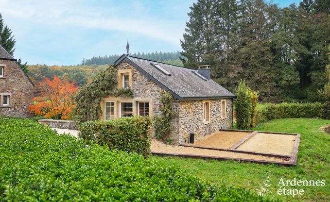 Chteau  Libin : sjour lgant pour 40 personnes avec des quipements tendus