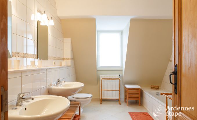 Elegante dpendance de chteau  Libin pour 14 personnes en Ardenne