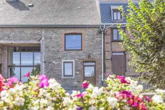 Petit gîte coquet 3*** pour 4/6 personnes au centre du hameau de Libin