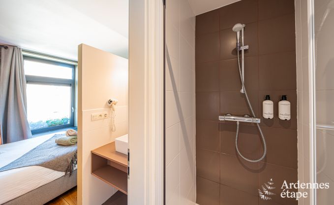 Grande maison de vacances  Libin pour 15 personnes avec salles de bains prives et cuisine professionnelle