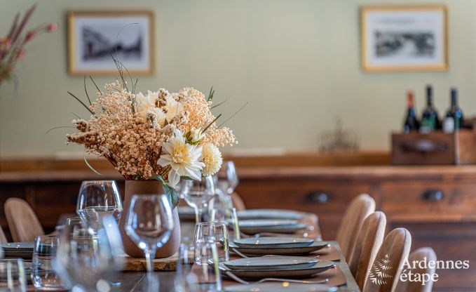 Grande maison de vacances  Libin pour 15 personnes avec salles de bains prives et cuisine professionnelle