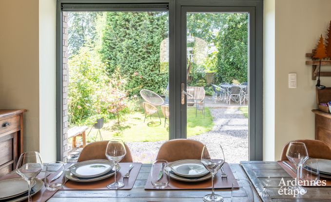 Grande maison de vacances  Libin pour 15 personnes avec salles de bains prives et cuisine professionnelle