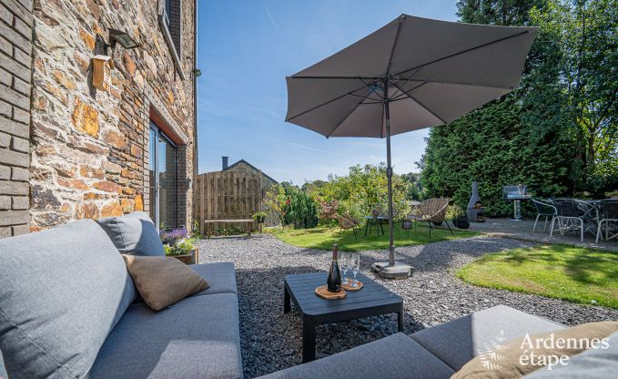 Grande maison de vacances  Libin pour 15 personnes avec salles de bains prives et cuisine professionnelle