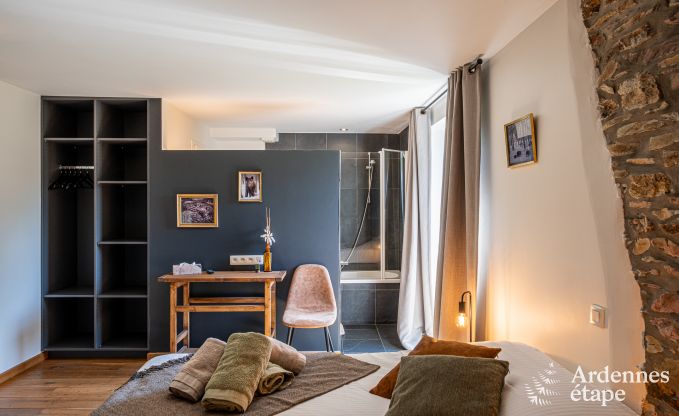 Grande maison de vacances  Libin pour 15 personnes avec salles de bains prives et cuisine professionnelle