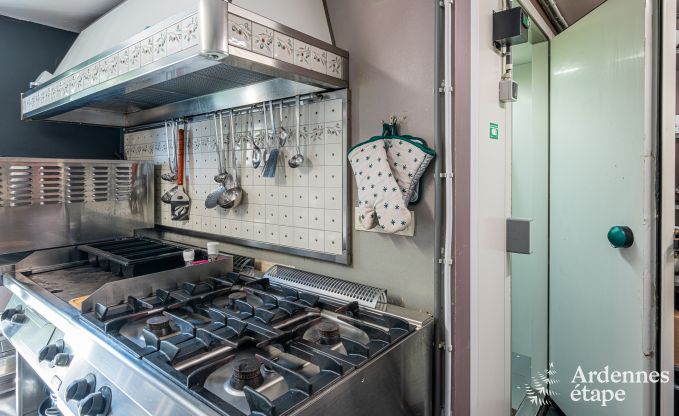 Grande maison de vacances  Libin pour 15 personnes avec salles de bains prives et cuisine professionnelle