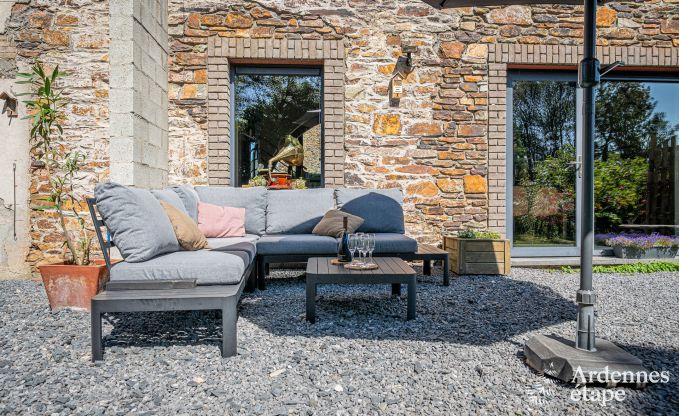 Grande maison de vacances  Libin pour 15 personnes avec salles de bains prives et cuisine professionnelle