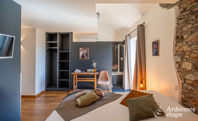 Grande maison de vacances  Libin pour 15 personnes avec salles de bains prives et cuisine professionnelle