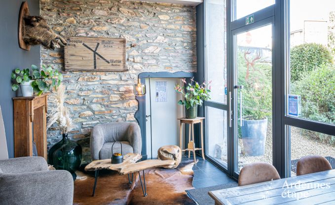 Grande maison de vacances  Libin pour 15 personnes avec salles de bains prives et cuisine professionnelle