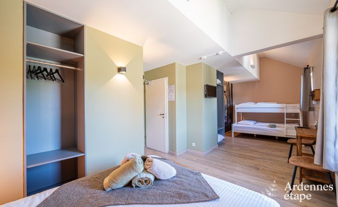 Grande maison de vacances  Libin pour 15 personnes avec salles de bains prives et cuisine professionnelle