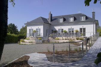 Villa contemporaine tout confort  Libin avec superbe intrieur.